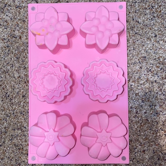 Lot of 5 Baking Silicone Molds Cake Cupcakes EUC - Picture 6 of 6